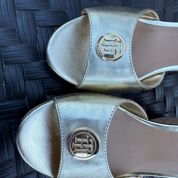 Tommy Hilfiger Gold WedgeHeels size 8.5 - Picture 9 of 9